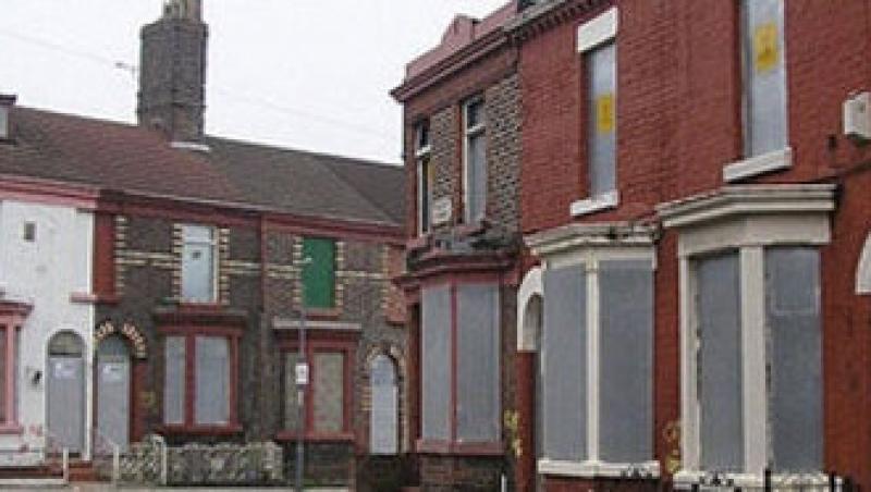 O angajata a Biroului de Imigrari din Marea Britanie si-a gasit casa ocupata de tigani cand s-a intors din vacanta