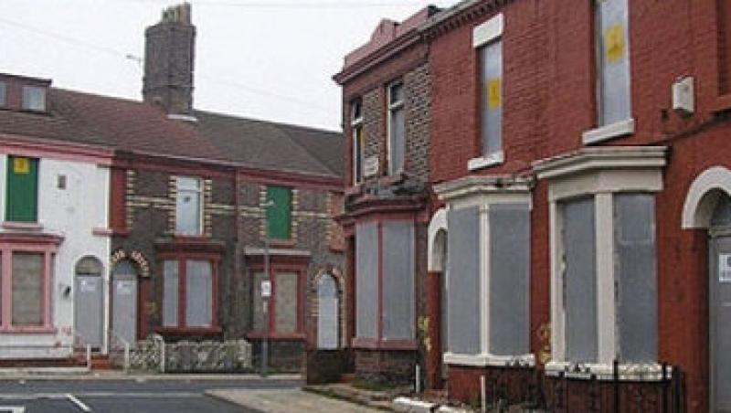 O angajata a Biroului de Imigrari din Marea Britanie si-a gasit casa ocupata de tigani cand s-a intors din vacanta