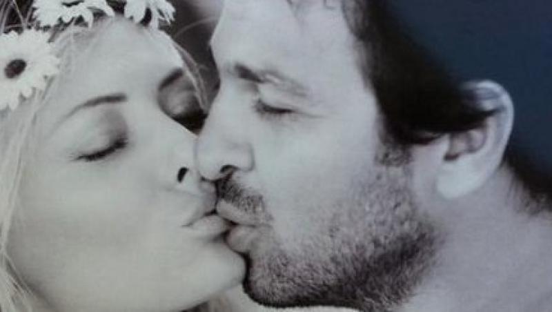 FOTO! Delia Matache nu-si poate lua buzele de pe iubitul ei