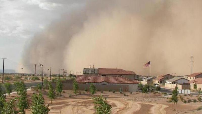VIDEO! O furtuna de nisip a lovit orasul american Phoenix