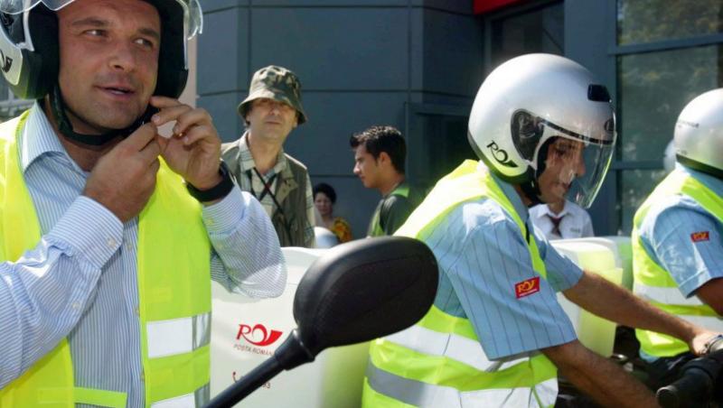 Sute de angajati ai Postei Romane ameninta cu greva la sediul Ministerului Comunicatiilor