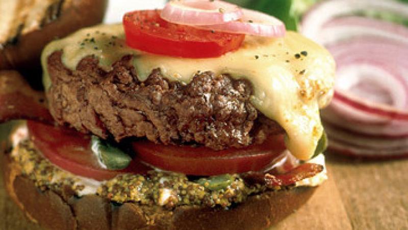 Reteta zilei: cum sa faci un cheeseburger clasic
