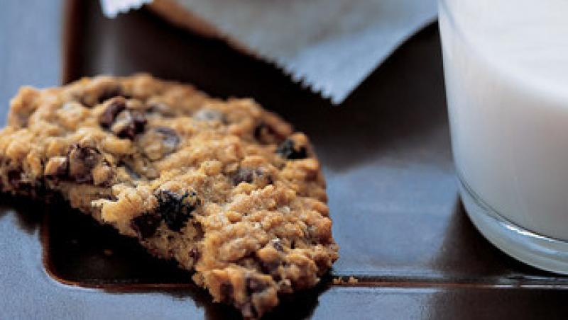 Desert: cum sa faci biscuiti din ovaz, ciocolata si stafide