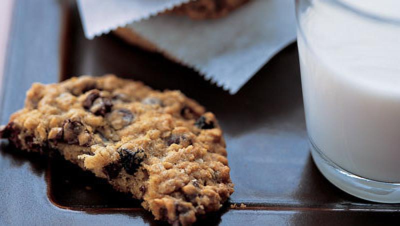 Desert: cum sa faci biscuiti din ovaz, ciocolata si stafide