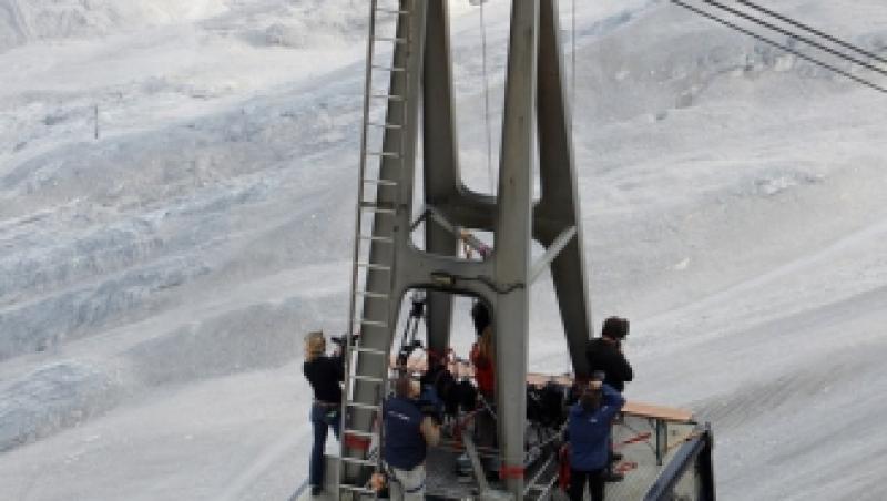 VIDEO & FOTO! Un elvetian curajos a mers pe un cablu, la 348 de metri altitudine