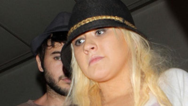 FOTO! Christina Aguilera s-a ingrasat pana la desfigurare