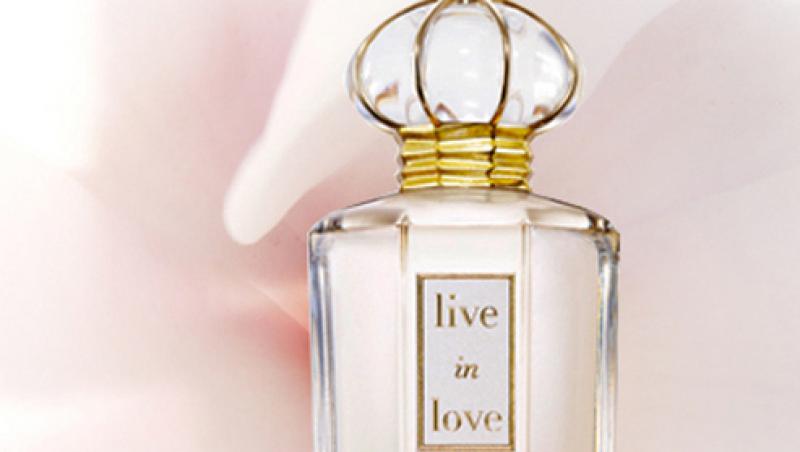 Noul parfum al lui Oscar de la Renta are aroma dragostei