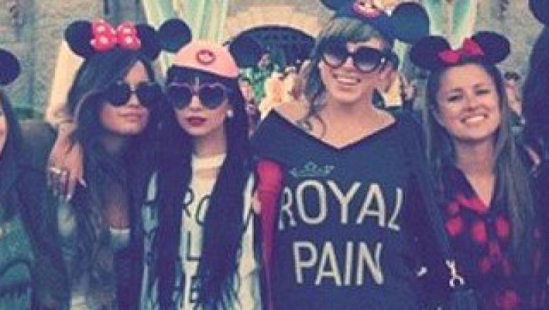 FOTO! Demi Lovato si-a sarbatorit ziua de nastere la Disneyland