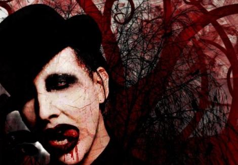 "Vampirul" Marilyn Manson face crize de isterie cand vede sange!