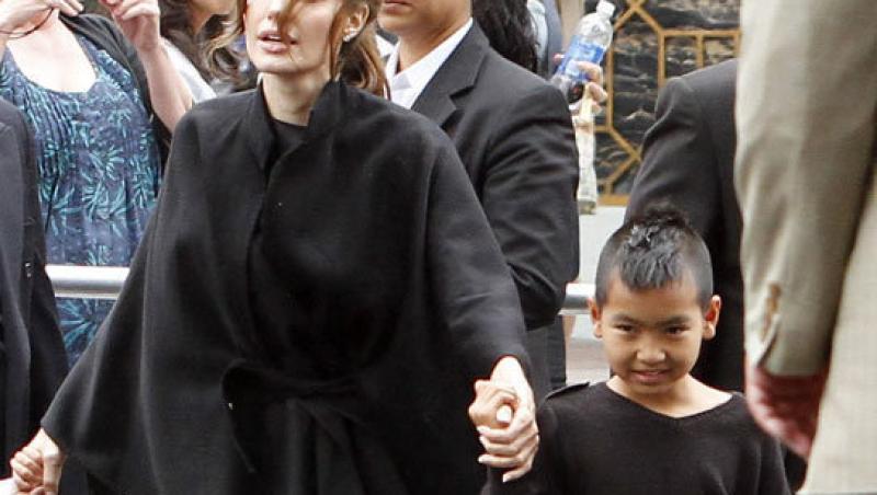Lui Maddox ii place mancarea gatita de mama lui, Angelina Jolie