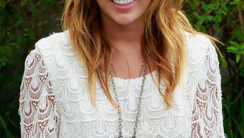 FOTO! Miley Cyrus va fi matusa!