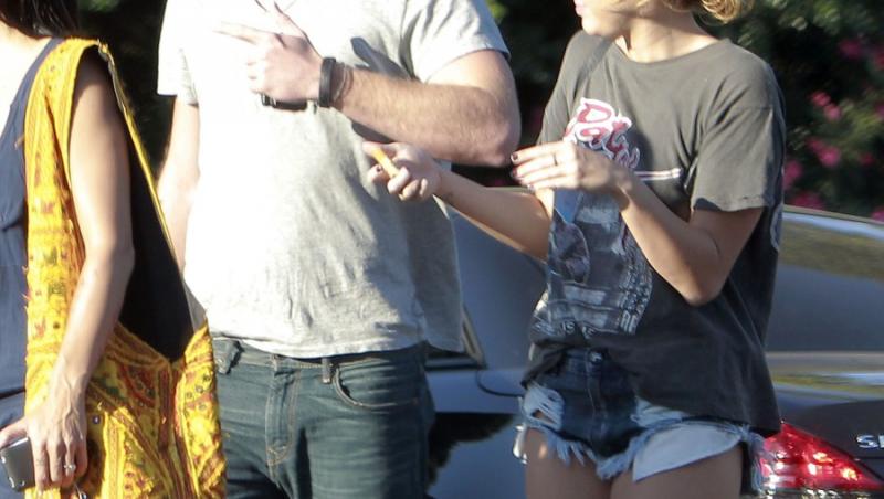 FOTO! Miley Cyrus, inapoi in bratele australianului Liam Hemsworth
