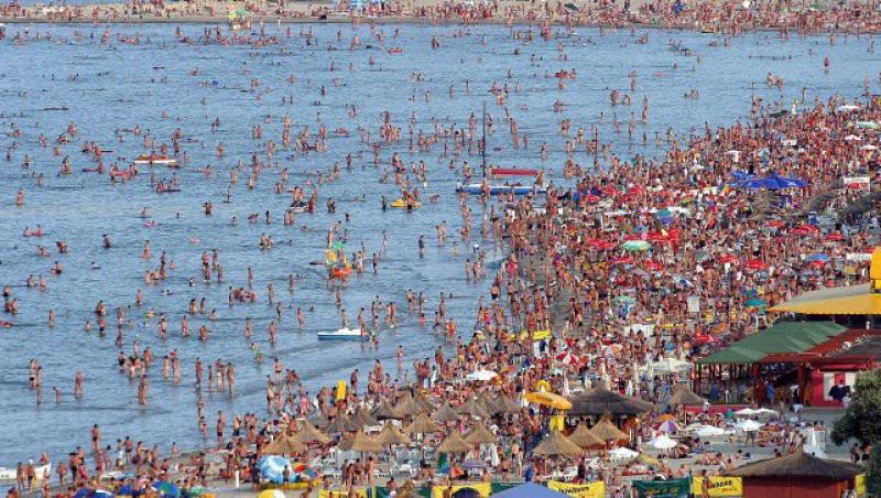 Cod rosu la Marea Neagra: Turistii, avertizati sa nu intre in apa