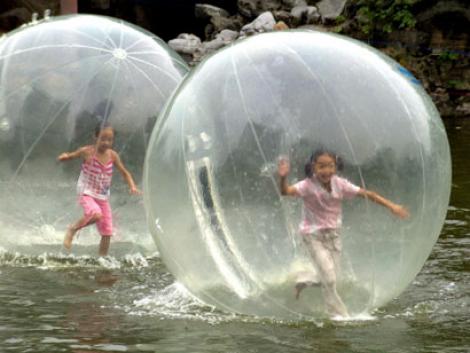 Water Zorb Ball sau cum sa te distrezi la maxim pe apa!
