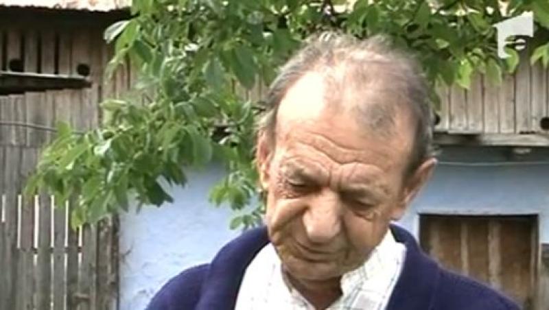 VIDEO! Mures: Un pensionar plateste un imprumut fals
