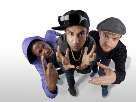 Foreign Beggars, cel mai tare grup hip hop din Anglia, vine la Peninsula