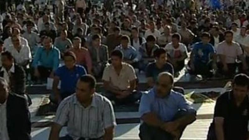 VIDEO! Mii de musulmani au sarbatorit sfarsitul Ramadanului pe Stadionul Dinamo