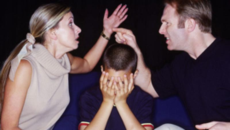 Divortul parintilor afecteaza negativ notele copiilor