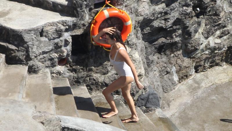 FOTO! Penelope Cruz, in costum de plaja