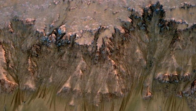 VIDEO! Exista apa lichida pe Marte
