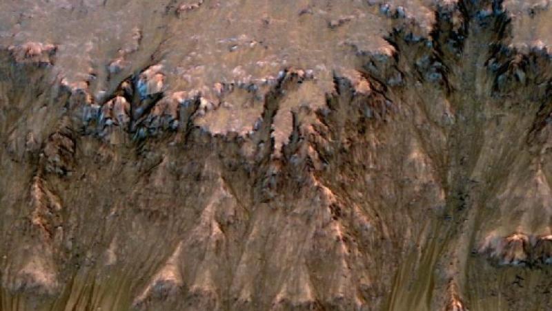 VIDEO! Exista apa lichida pe Marte
