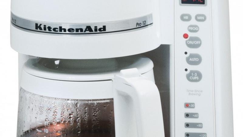 Cum sa-ti cureti aparatul de cafea cu otet
