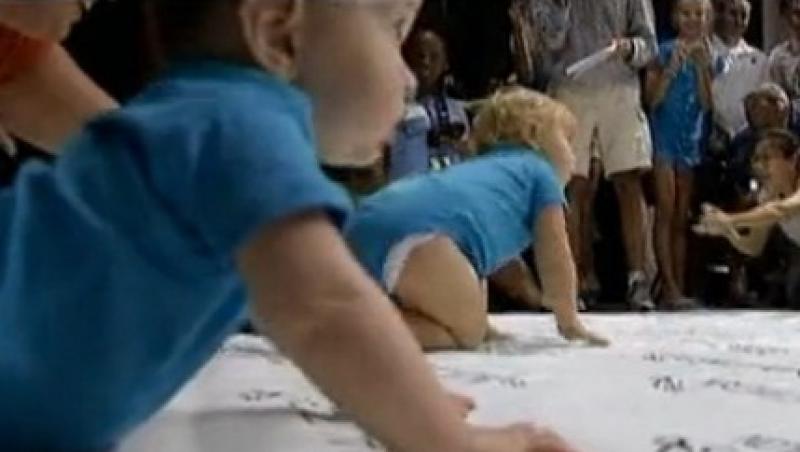 VIDEO! 30 de bebelusi s-au luat la intrecere la New York in 