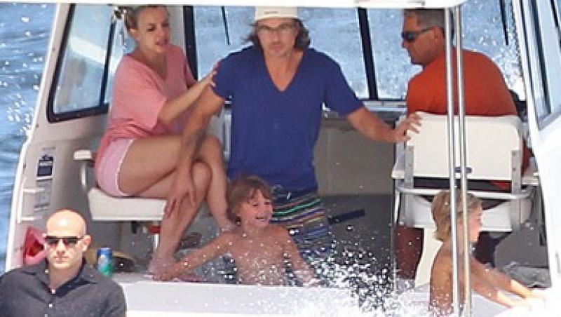 Copii lui Britney Spears, in largul oceanului fara vesta de salvare