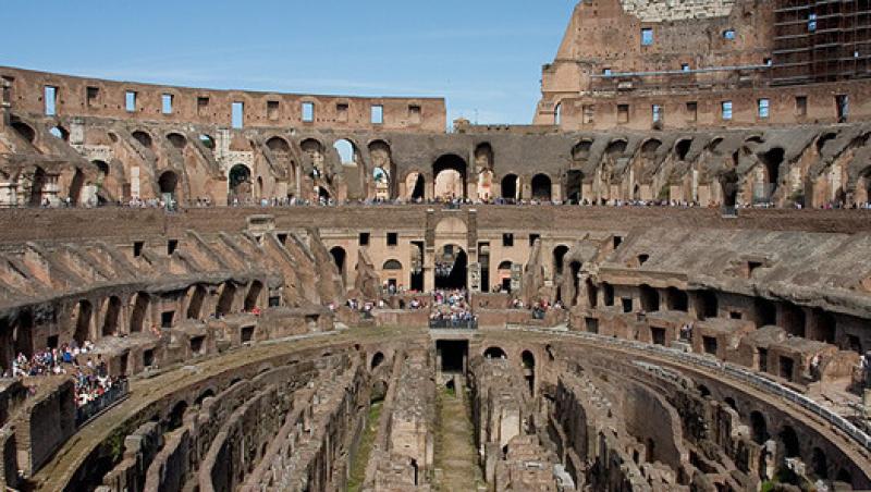 Colosseumul din Roma, evacuat din cauza unei cutii suspecte