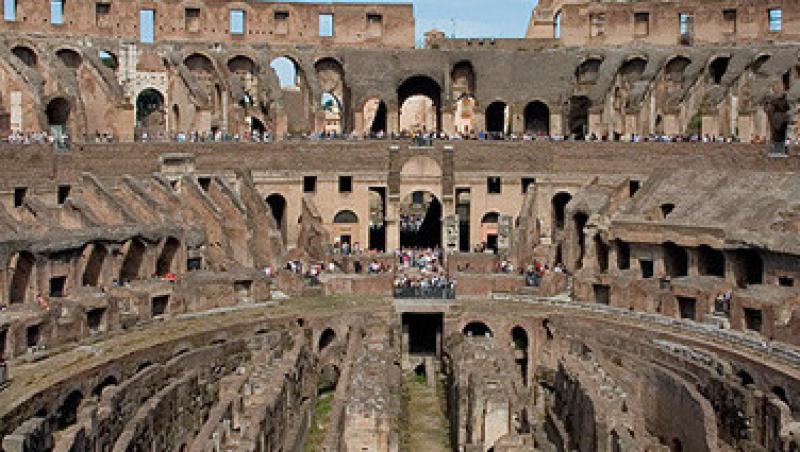 Colosseumul din Roma, evacuat din cauza unei cutii suspecte