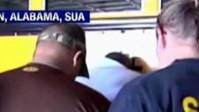 VIDEO! Politia americana a arestat doi suspecti promitandu-le bilete la un meci de fotbal