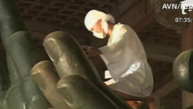 VIDEO! Ceremonia stergerii prafului de pe statuia lui Buda