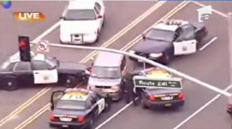 VIDEO! Cinci masini de politie contra unei soferite agresive