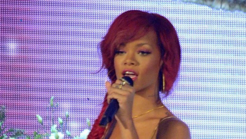 FOTO & VIDEO! Rihanna vine la X Factor UK!