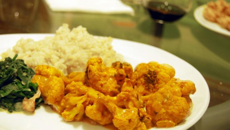Reteta de post a zilei: Curry de conopida cu orez