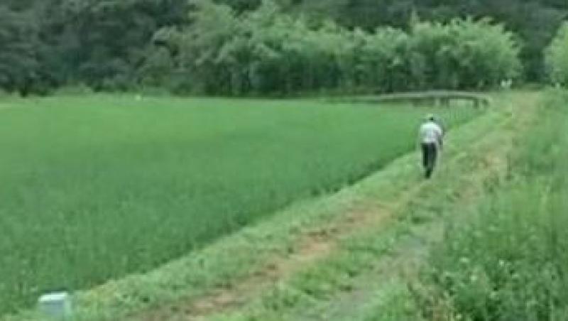 VIDEO! Un fermier japonez sfideaza radiatiile de la Fukushima