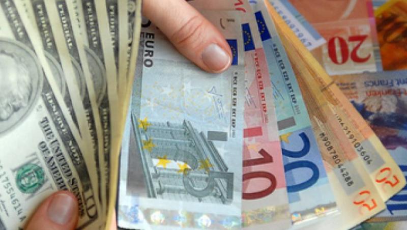 Francul elvetian continua sa se aprecieze. Euro si yenul scad fata de dolar