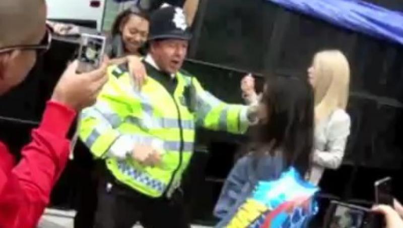 VIDEO! Uite ce show fac politistii din Marea Britanie!