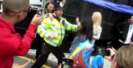 VIDEO! Uite ce show fac politistii din Marea Britanie!