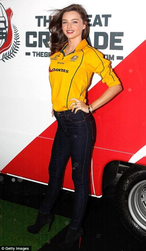 FOTO! Miranda Kerr, ce masura sunt jeansii?