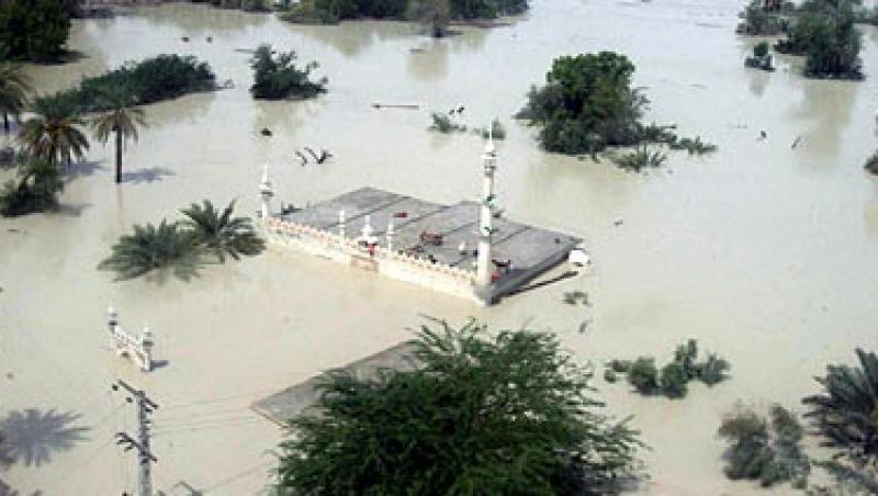 Peste 200 de morti si sute de mii de sinistrati, in urma inundatiilor devastatoare din Pakistan