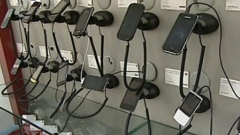 VIDEO! Romanii sunt innebuniti dupa telefoanele 3D