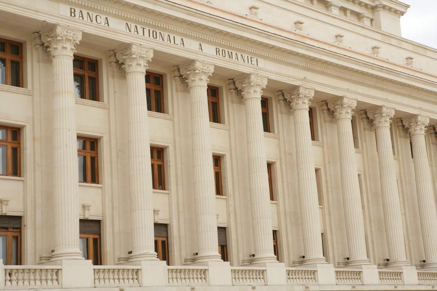 Numarul companiilor cu credite contractate in tara si strainatate s-a redus cu 17,4%