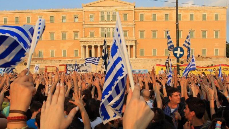 Analisti: Grecia ar trebui exclusa din zona euro pentru a evita extinderea crizei datoriei publice