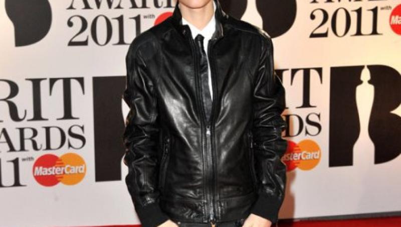 Justin Bieber poarta jeansi de fete!