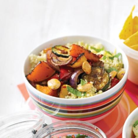 Reteta zilei: Salata de legume coapte cu cuscus