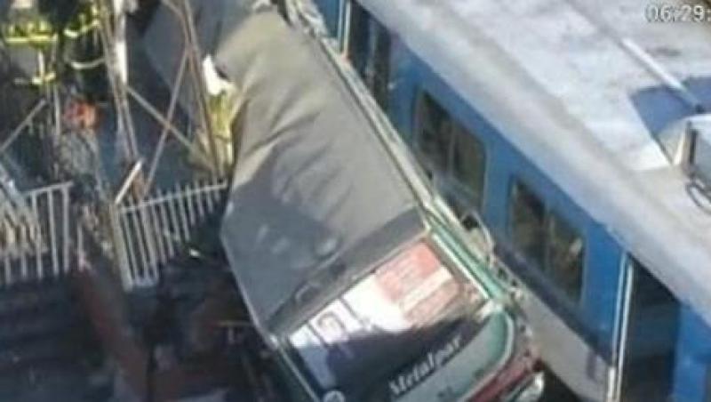 VIDEO! Autobuz spulberat de tren in Argentina: noua morti si peste 200 de raniti