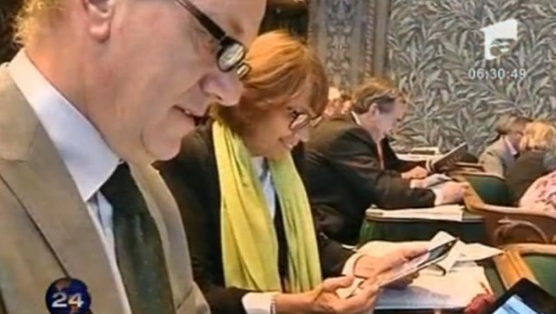 VIDEO! iPad-uri pentru senatorii olandezi