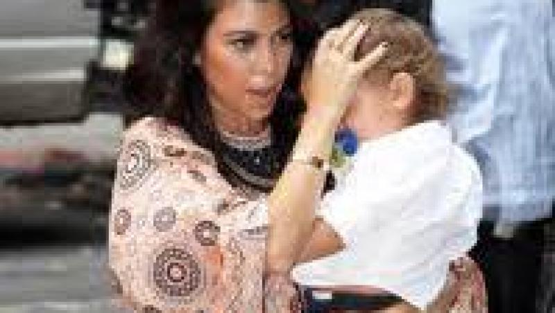 Kourtney Kardashian isi opereaza estetic fiul de numai 21 de luni