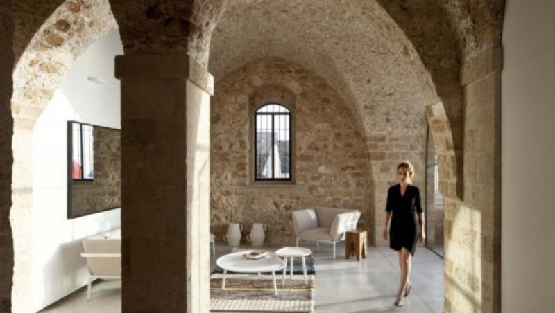 FOTO! Castel medieval cu interior modern